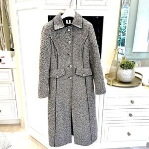 Escada size 6 wool coat. Excellent condition